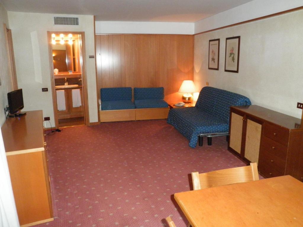 R.T.A. Hotel Des Alpes 2 Мадона ди Кампильо Стая снимка