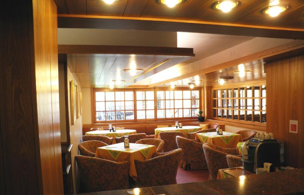 R.T.A. Hotel Des Alpes 2 Мадона ди Кампильо Екстериор снимка