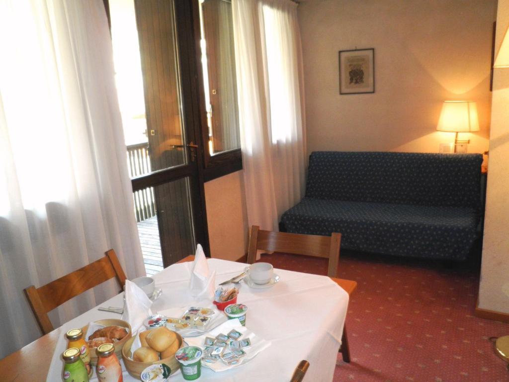 R.T.A. Hotel Des Alpes 2 Мадона ди Кампильо Стая снимка