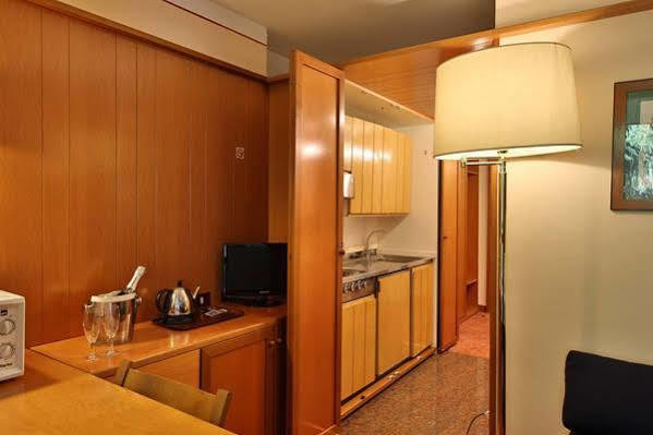 R.T.A. Hotel Des Alpes 2 Мадона ди Кампильо Екстериор снимка